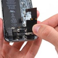 Замена микрофона iPhone SE
