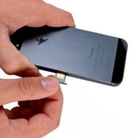 Извлечение застрявшей SIM-карты из лотка iPhone 5