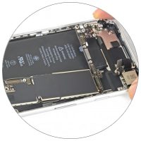 Восстановление или замена компонентов платы iPhone 8
